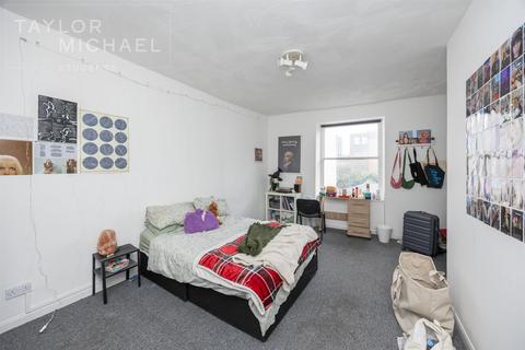 3 bedroom apartment to rent, West Street, Brighton