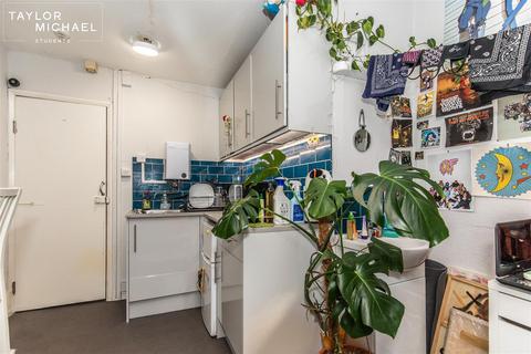 1 bedroom in a house share to rent, Bedford Square, Brighton