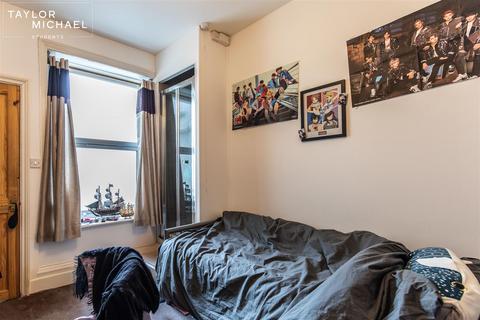 1 bedroom in a house share to rent, Bedford Square, Brighton