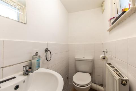 1 bedroom in a house share to rent, Bedford Square, Brighton