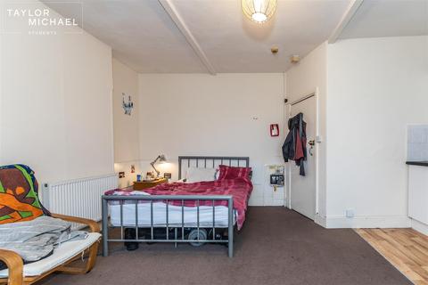 1 bedroom in a house share to rent, Bedford Square, Brighton