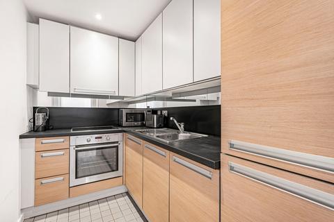 Studio to rent, Michigan Building, Biscayne Avenue