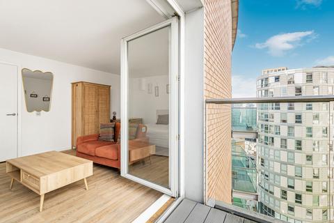Studio to rent, Michigan Building, Biscayne Avenue