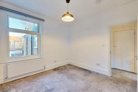 2 bedroom flat to rent, Leyton, London E10