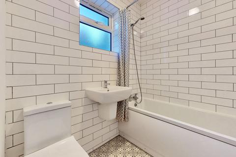 2 bedroom flat to rent, Leyton, London E10