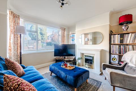 5 Ash Crescent, Leeds, LS6 3LE
