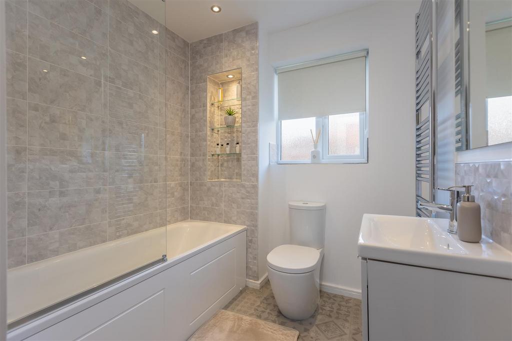 Ploughlands Grove 4 Bathroom-1.jpg