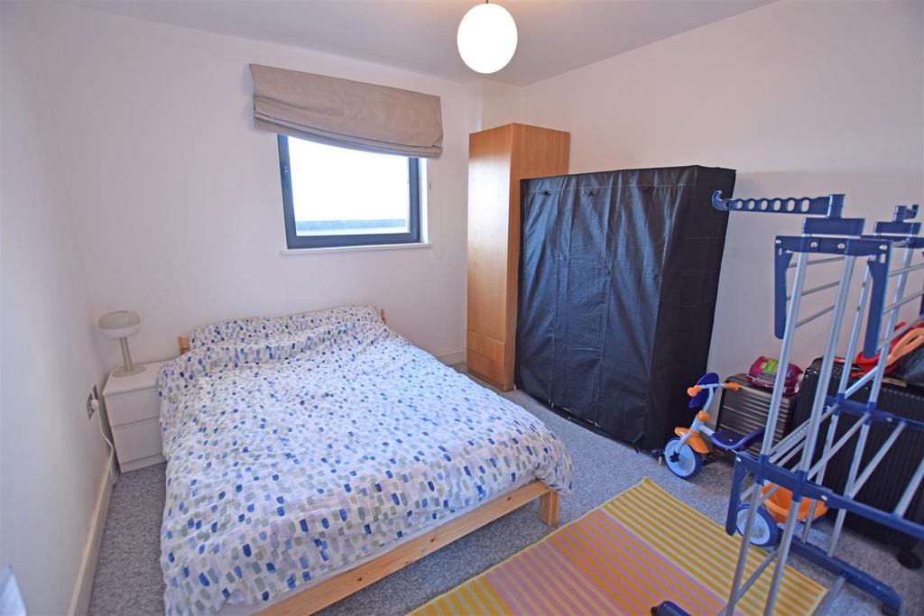 Bed2.jpg