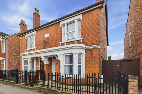 13 Tweenbrook Avenue, Gloucester, GL1 5JY