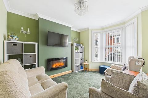 13 Tweenbrook Avenue, Gloucester, GL1 5JY