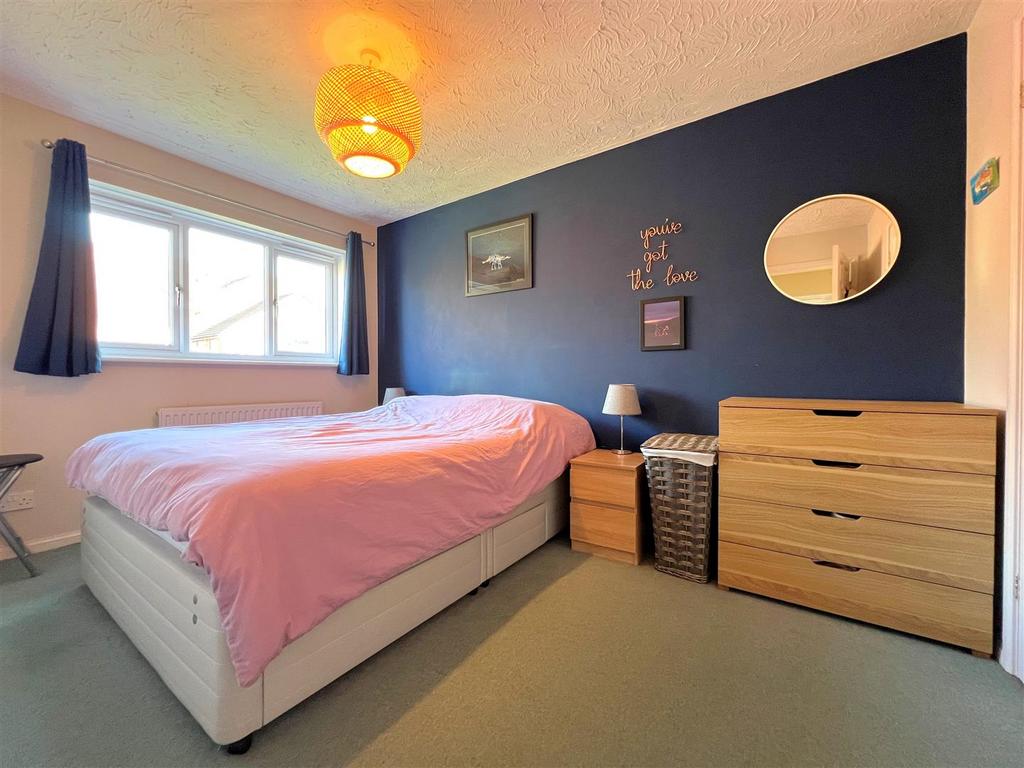 Bed 1.jpg