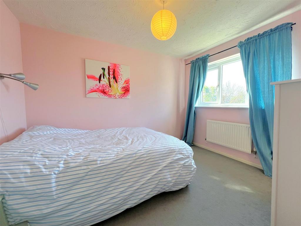 Bed 2.jpg