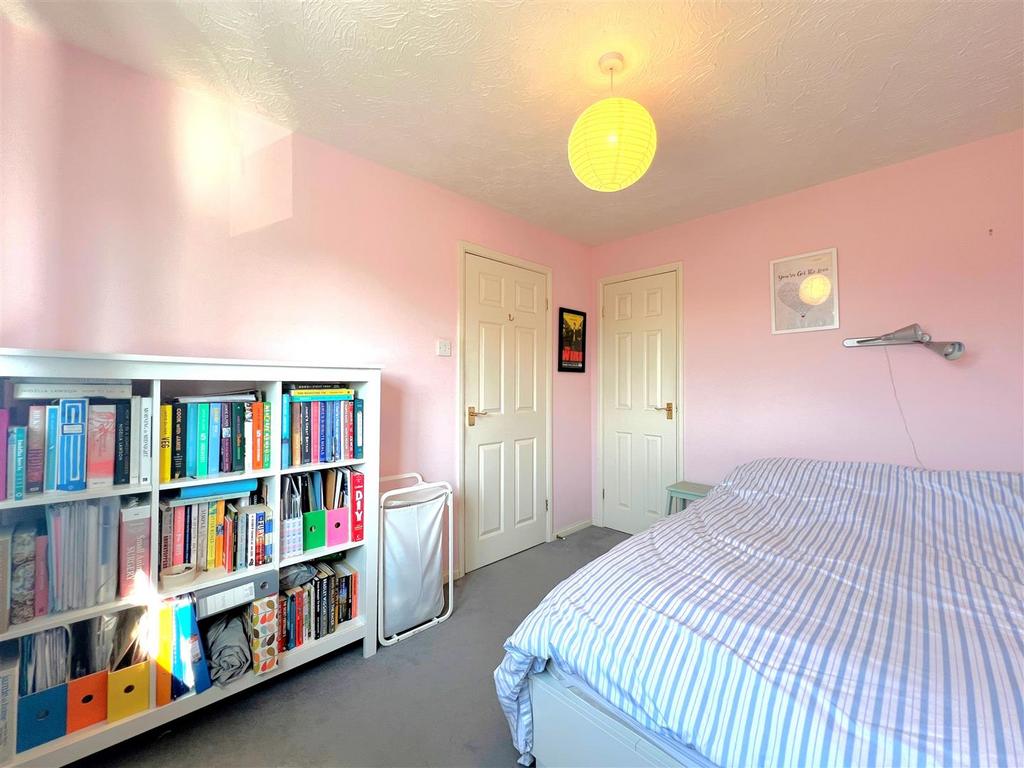 Bed 2 wardrobe.jpg