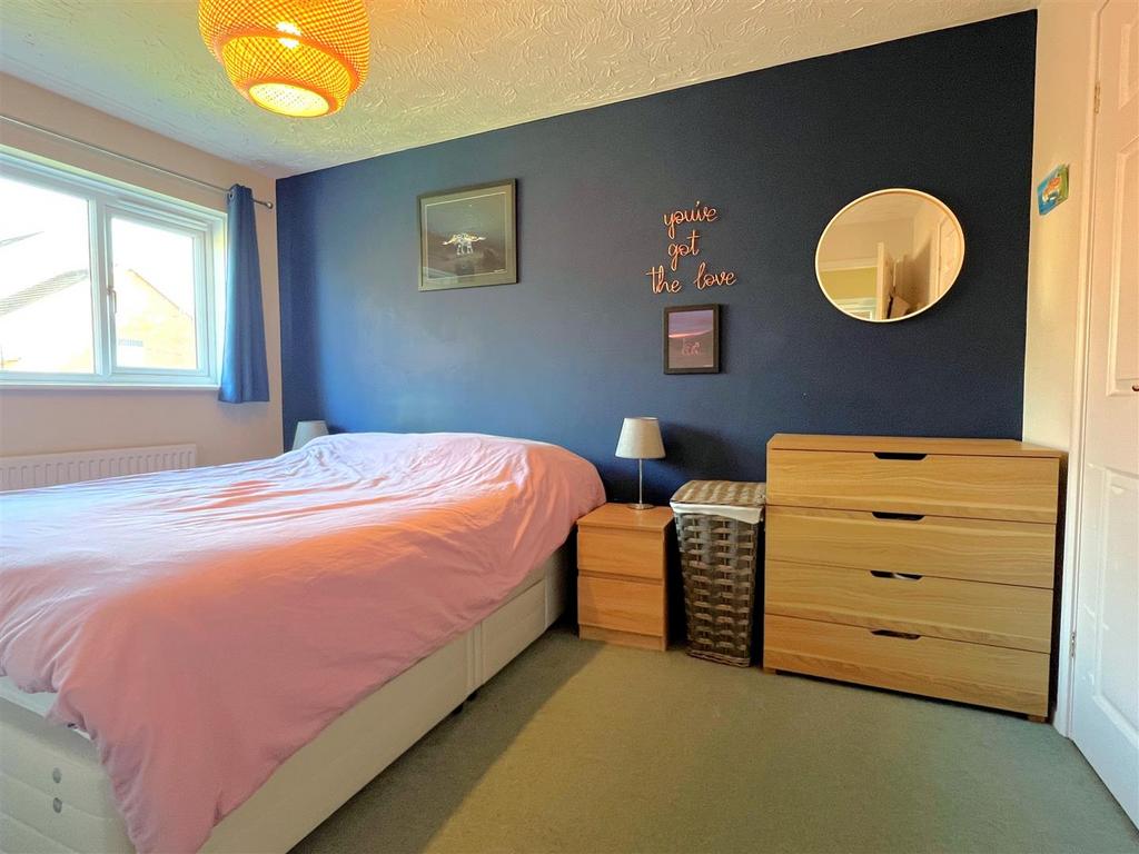 Bedroom 1.jpg
