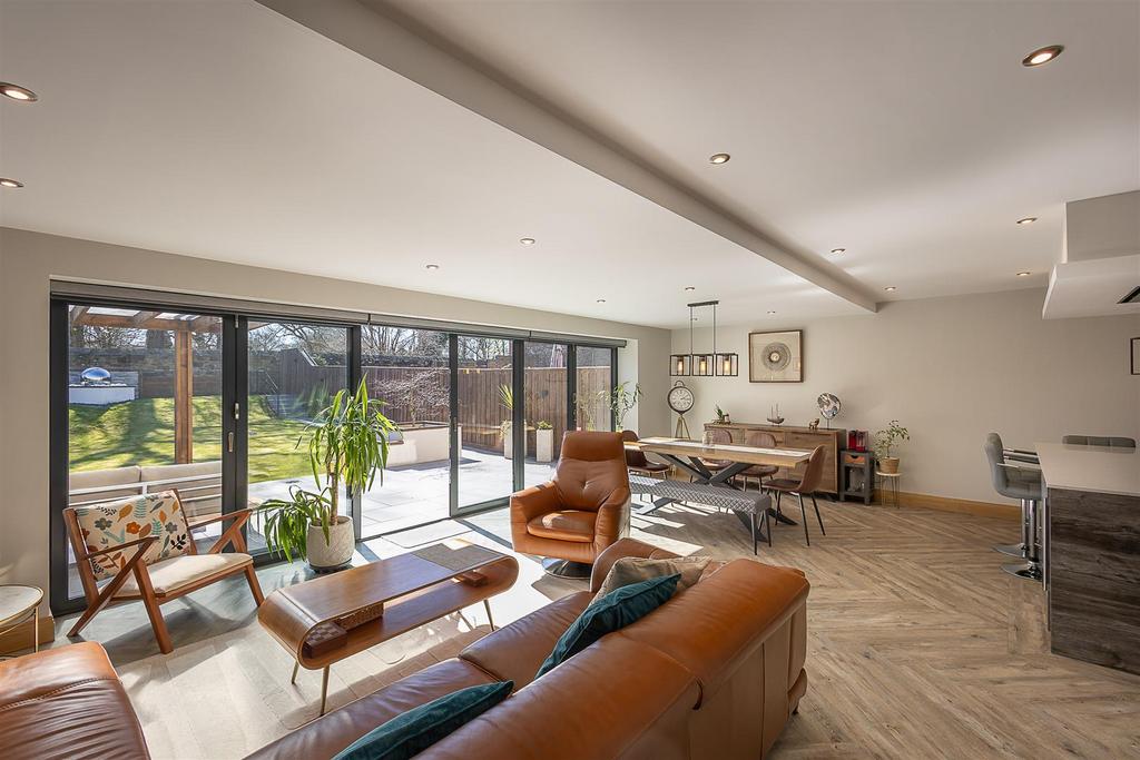 Kitchen/Diner &amp; Living Area