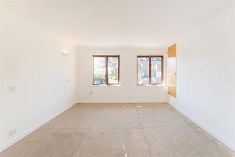 1 bedroom retirement property for sale, Gordon Hill, Enfield