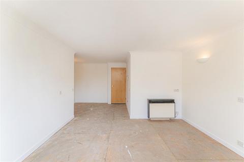 1 bedroom retirement property for sale, Gordon Hill, Enfield