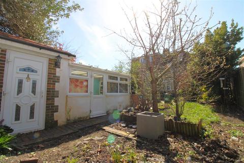12 Clun Road, Littlehampton, BN17 7DY