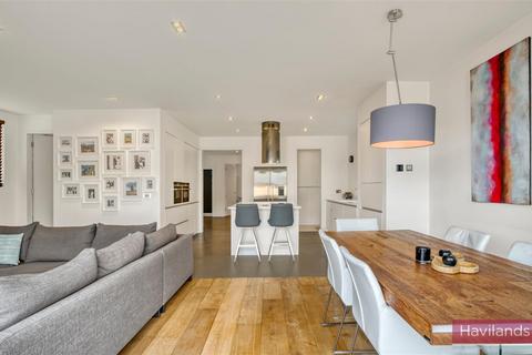 150 Green Dragon Lane, London, N21 1ET