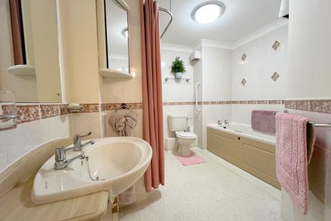 1 bedroom apartment for sale, Wortley Road, Highcliffe, Christchurch, Dorset, BH23