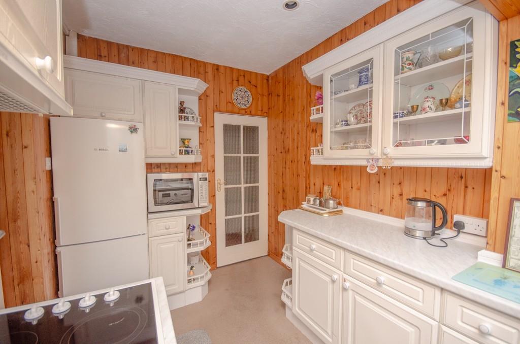Kitchen pic 2.jpg