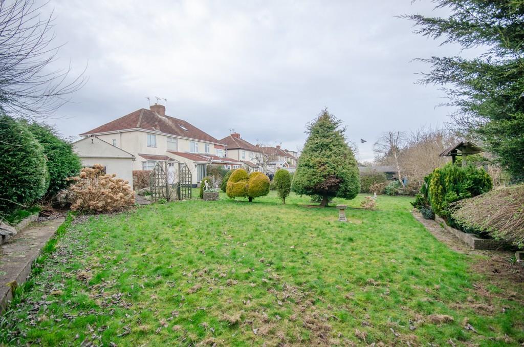 Rear garden pic 2.jpg