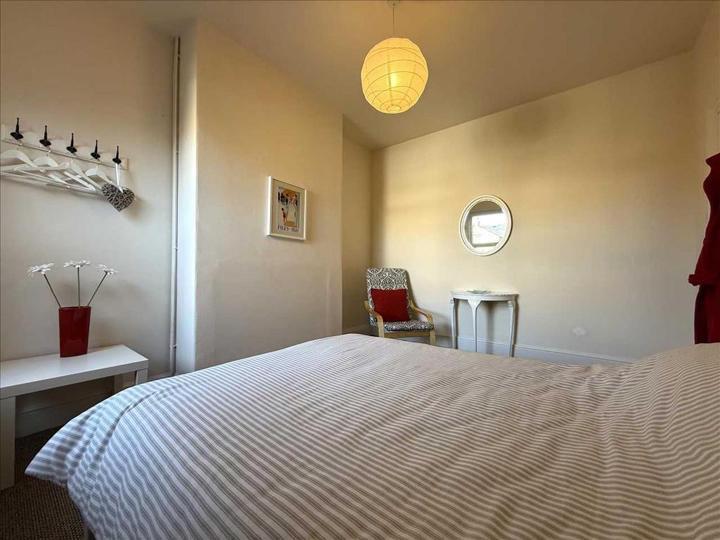 Bedroom (rear)