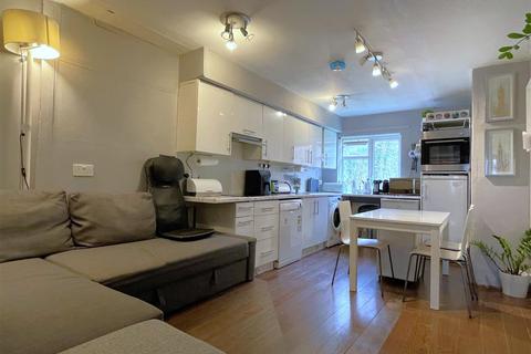 1 bedroom flat for sale, Ravensbourne Avenue, Shortlands, BR2