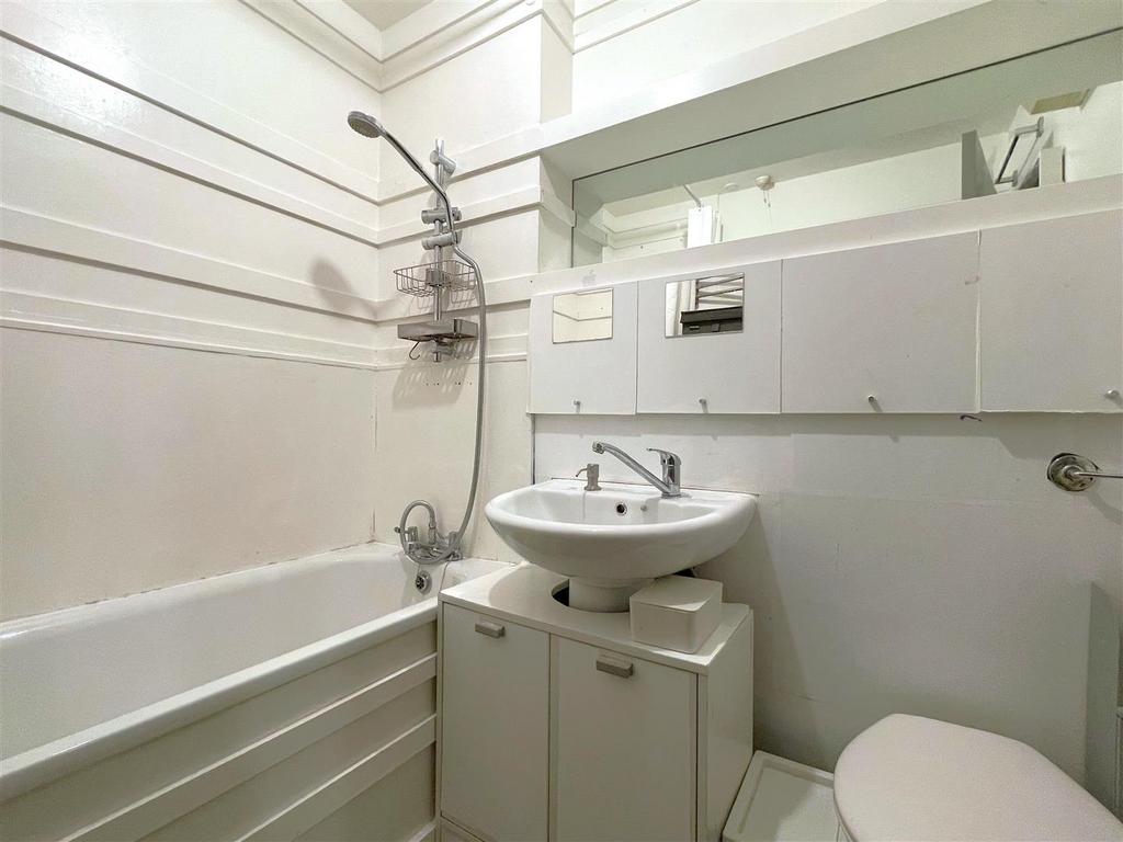 Bathroom.jpg