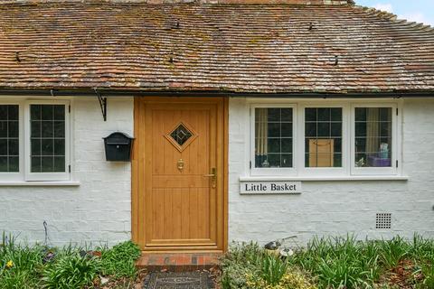 2 bedroom detached house for sale, The Common, Godalming GU8
