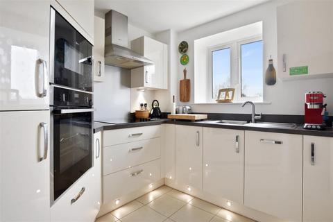 2 bedroom apartment for sale, Mountbatton House, Hempstead Road, Hemel Hemp, HP3 0GG
