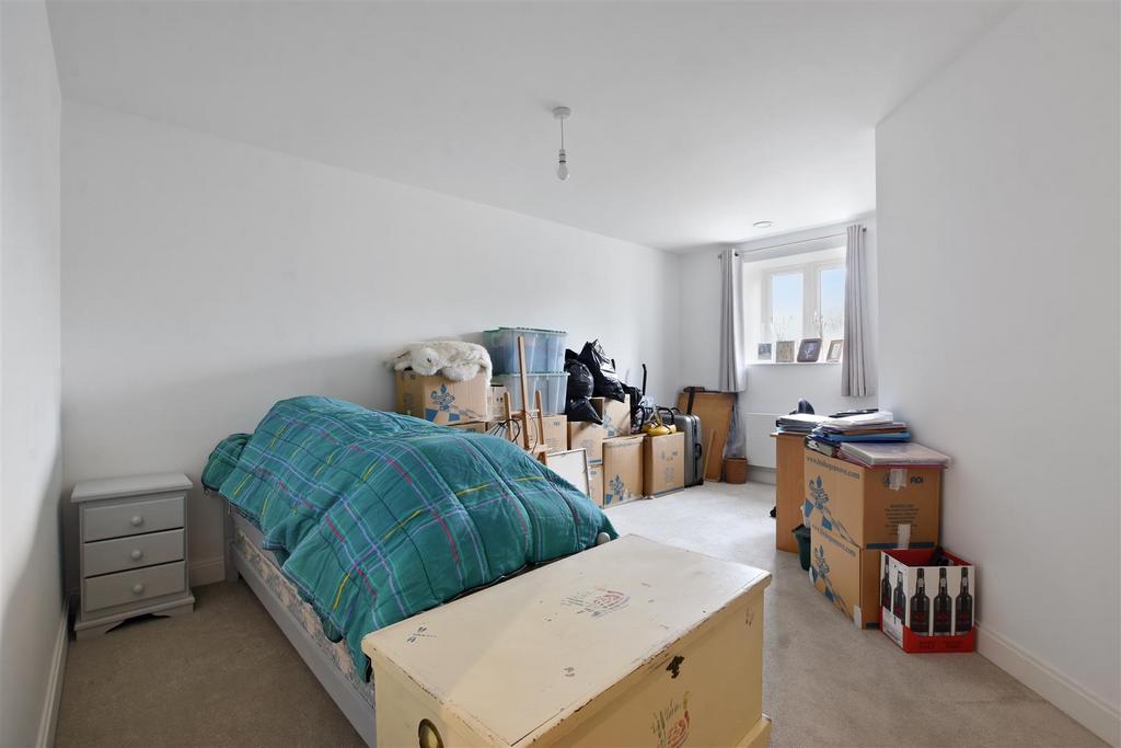 02-89f3 GCMCS - 22 Mountbatten House - Bedroom 3 -O