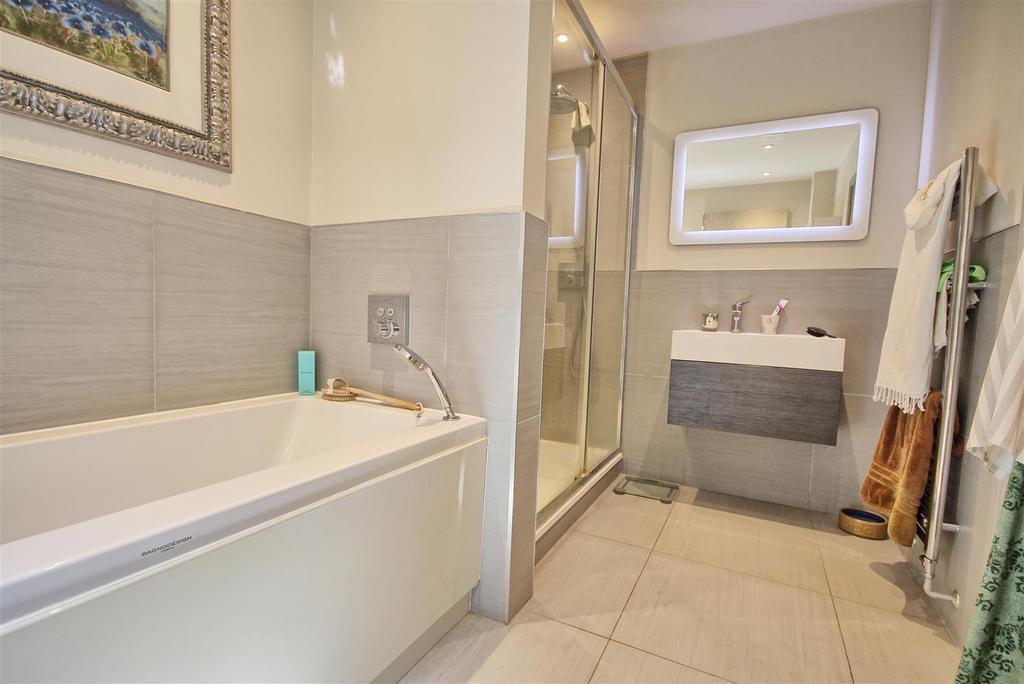 Ensuite