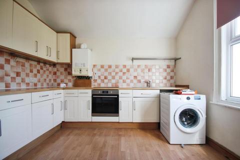 2 bedroom flat to rent, Wells Road, Bristol BS4