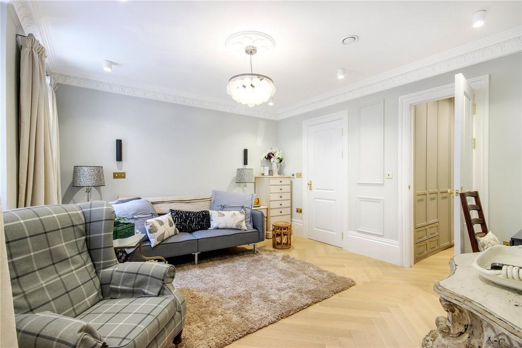 Sitting Room/Bedroom