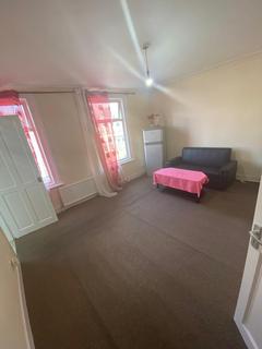 2 bedroom flat to rent, Cranbourne Road, Barking, Barking, IG11