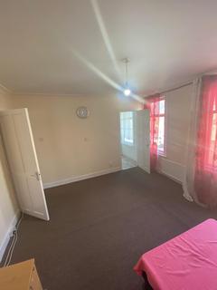 2 bedroom flat to rent, Cranbourne Road, Barking, Barking, IG11