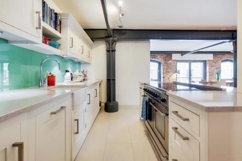 Flat 1b, St Johns Wharf, 104 - 106 Wapping High Street, London, E1W 2PR