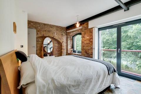 Flat 1b, St Johns Wharf, 104 - 106 Wapping High Street, London, E1W 2PR