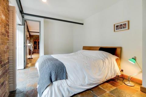 Flat 1b, St Johns Wharf, 104 - 106 Wapping High Street, London, E1W 2PR