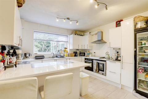 5 bedroom detached bungalow for sale, Cavendish Road, Carlton NG4
