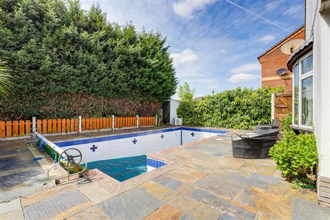 5 bedroom detached bungalow for sale, Cavendish Road, Carlton NG4