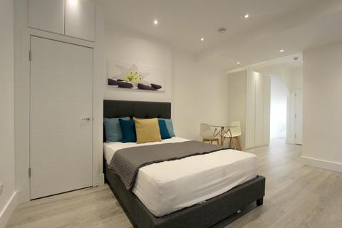Studio to rent, Nevern Square, Earls Court SW5