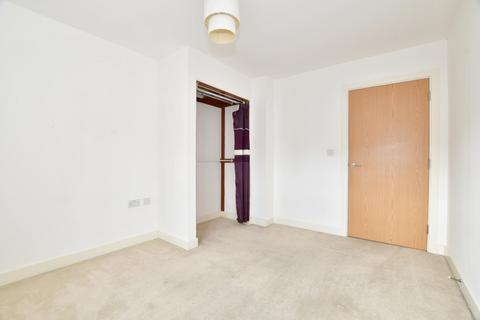 176 Canalside, Redhill, RH1 2FW