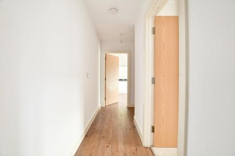 176 Canalside, Redhill, RH1 2FW