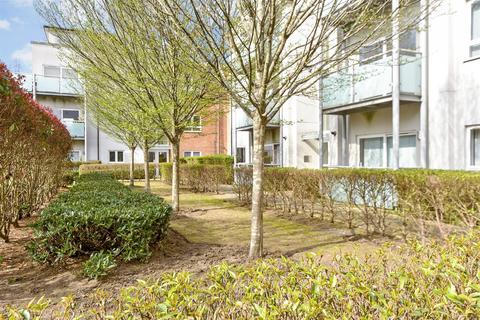 176 Canalside, Redhill, RH1 2FW