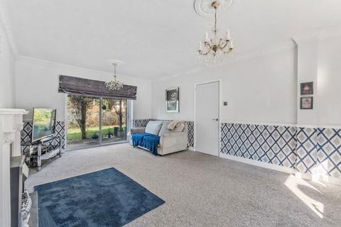 16 Clarke Close, Kettering, NN16 9HP