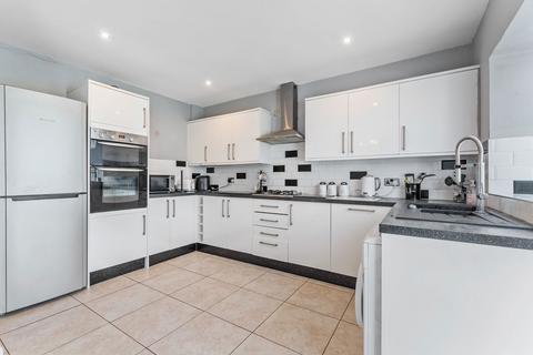 16 Clarke Close, Kettering, NN16 9HP
