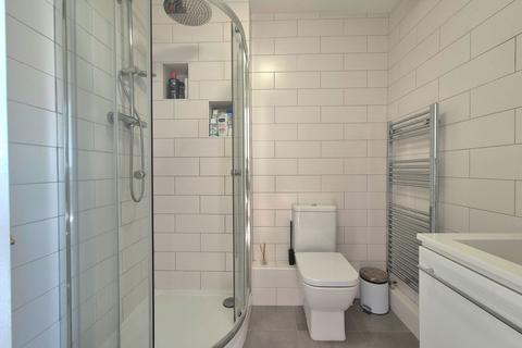 9 Basildon Close, Watford, WD18 8WL