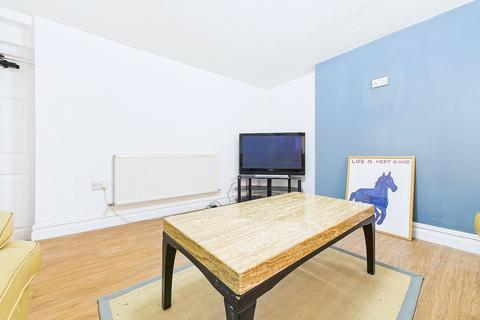 Studio to rent, Bournville Lane, Birmingham, B30